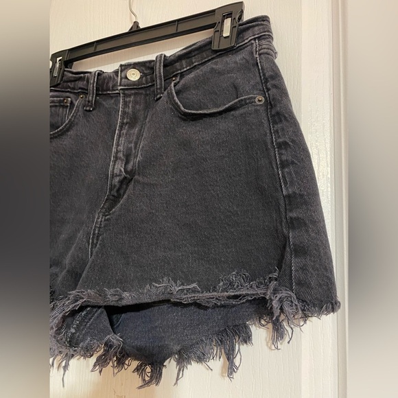 Abercrombie & Fitch 90s Relaxed Cut Off High Rise Black Denim Shorts Size 27 - Picture 9 of 14